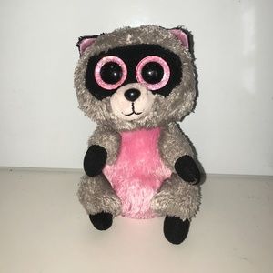 raccoon stuffed animal.